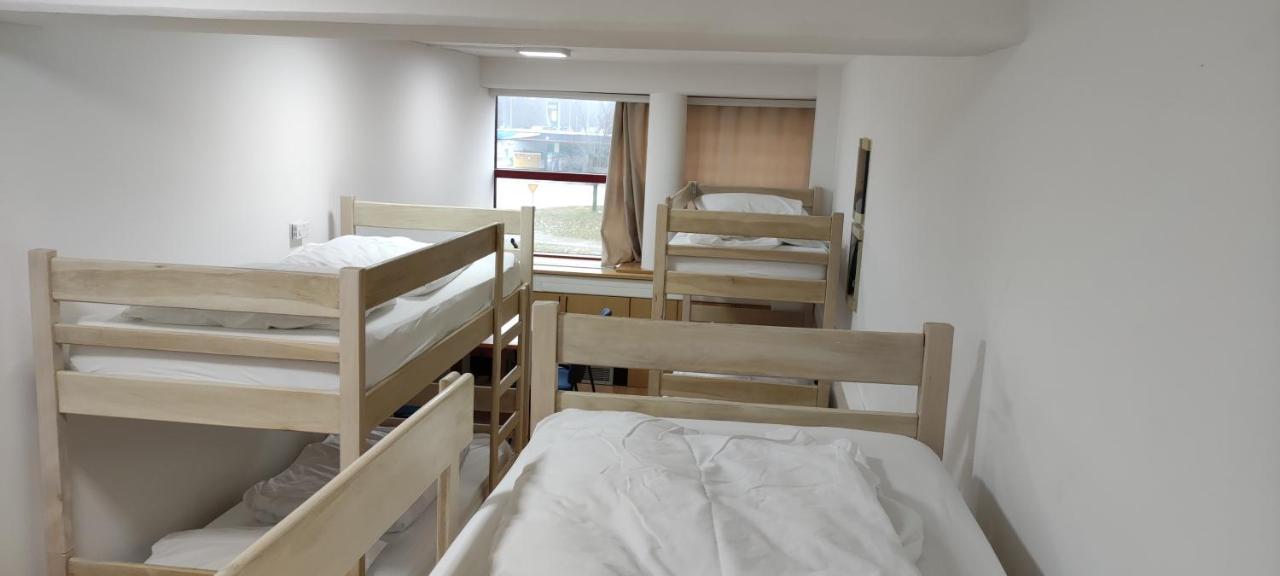 Čakovec Hostel Omnibus מראה חיצוני תמונה