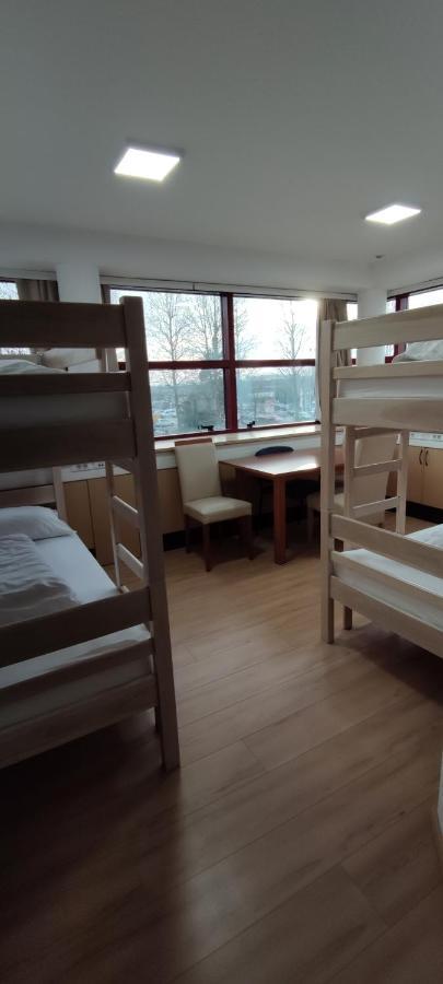 Čakovec Hostel Omnibus מראה חיצוני תמונה