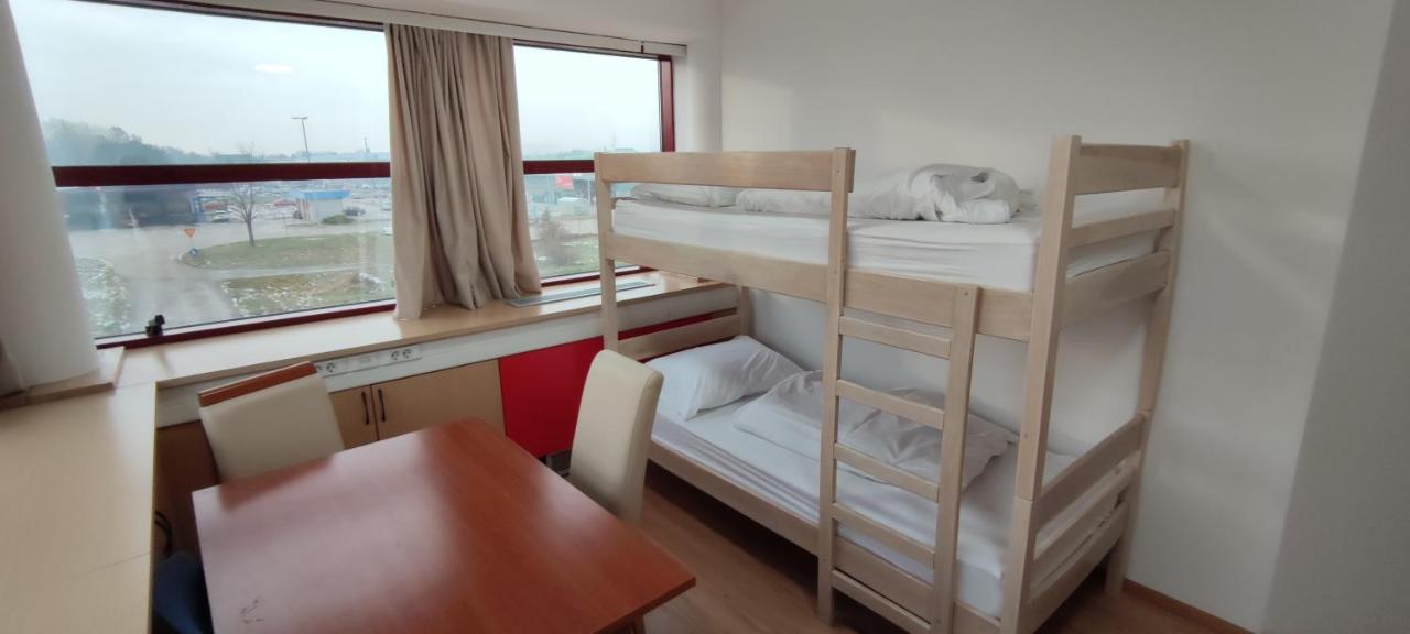 Čakovec Hostel Omnibus מראה חיצוני תמונה