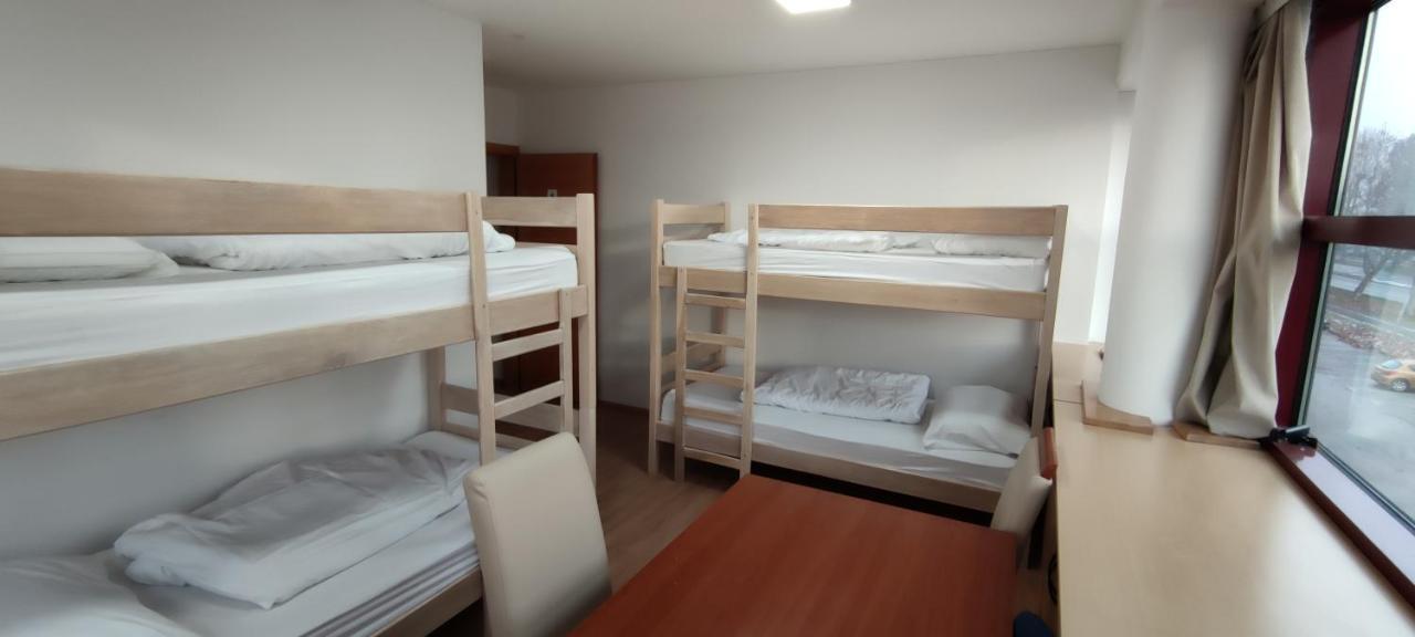 Čakovec Hostel Omnibus מראה חיצוני תמונה