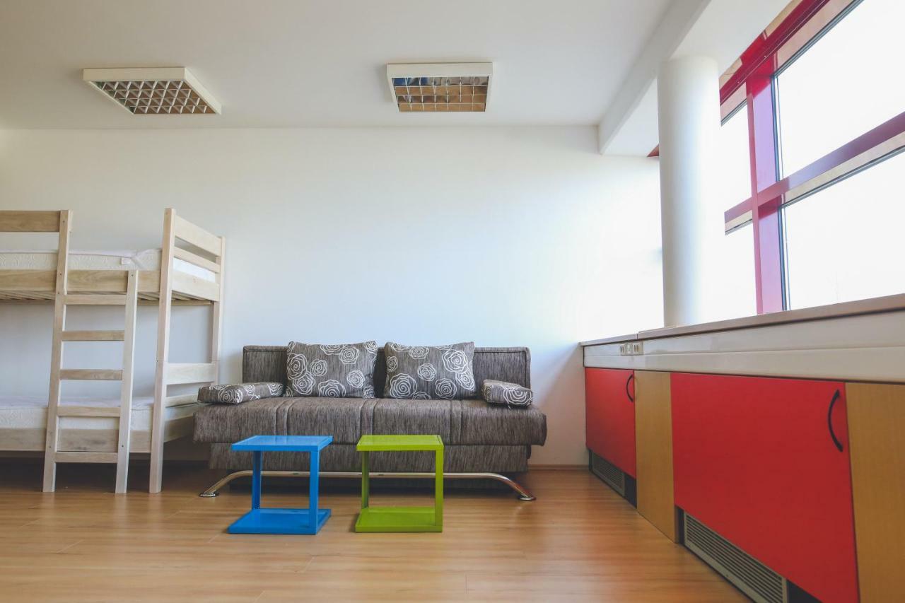 Čakovec Hostel Omnibus מראה חיצוני תמונה