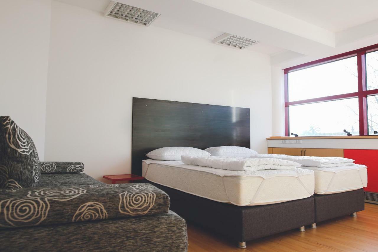 Čakovec Hostel Omnibus מראה חיצוני תמונה