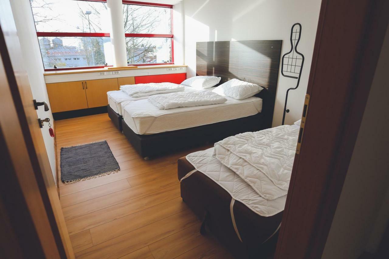Čakovec Hostel Omnibus מראה חיצוני תמונה