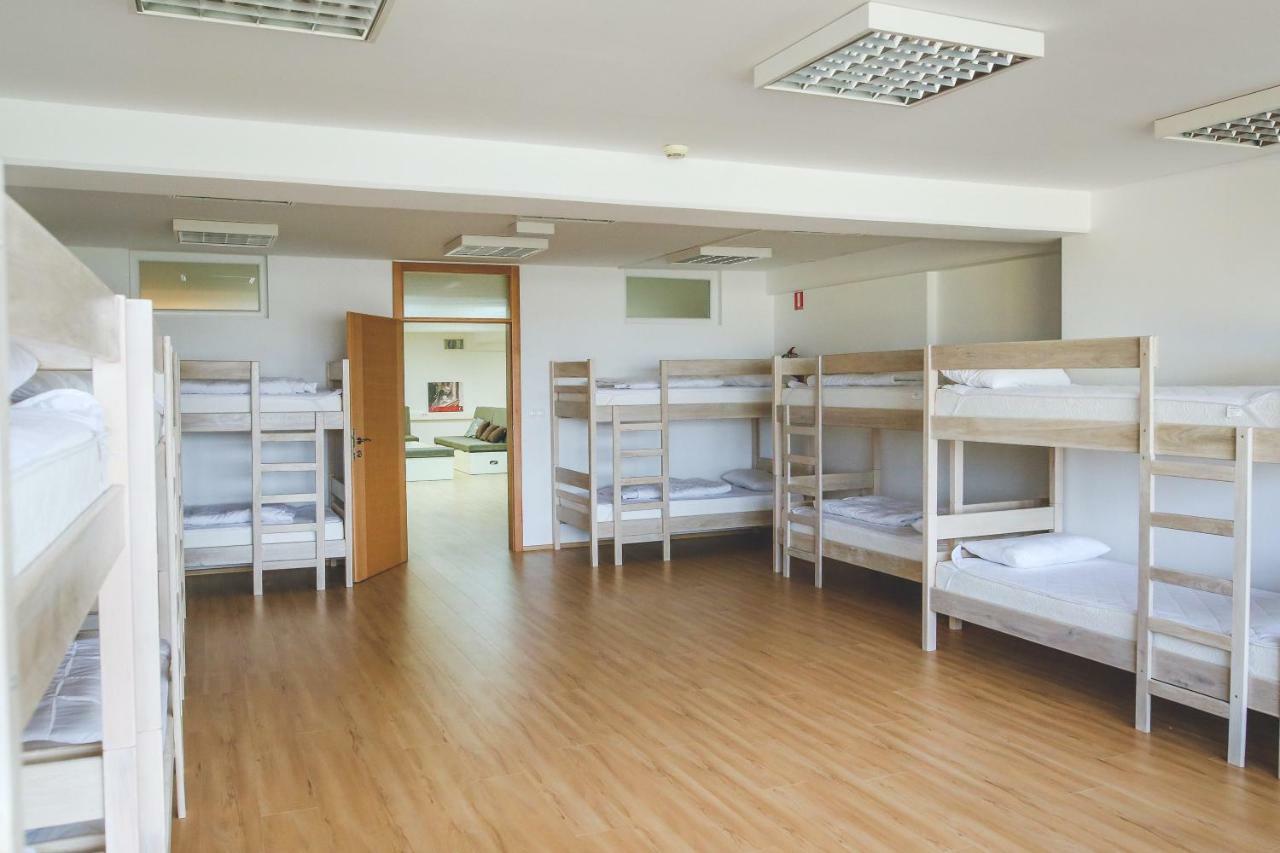 Čakovec Hostel Omnibus מראה חיצוני תמונה