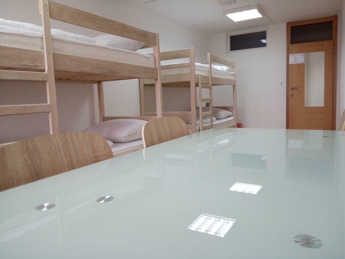 Čakovec Hostel Omnibus מראה חיצוני תמונה