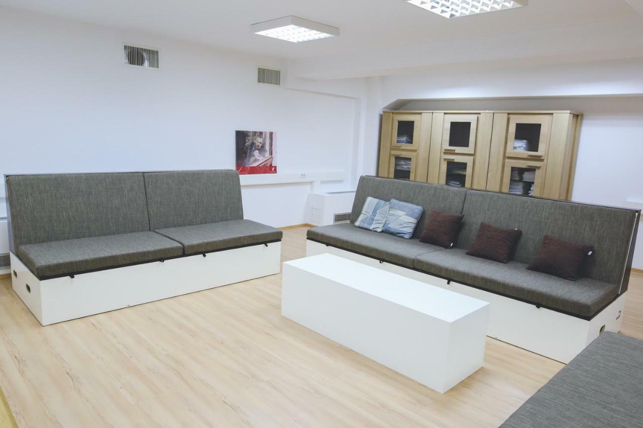 Čakovec Hostel Omnibus מראה חיצוני תמונה