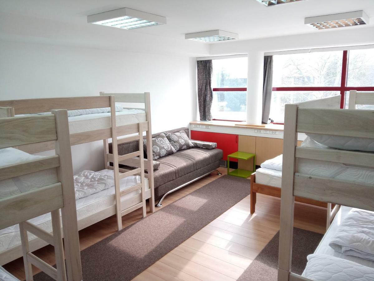Čakovec Hostel Omnibus מראה חיצוני תמונה