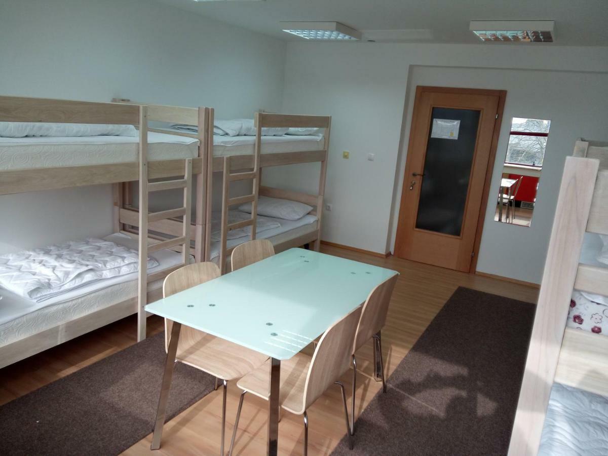Čakovec Hostel Omnibus מראה חיצוני תמונה