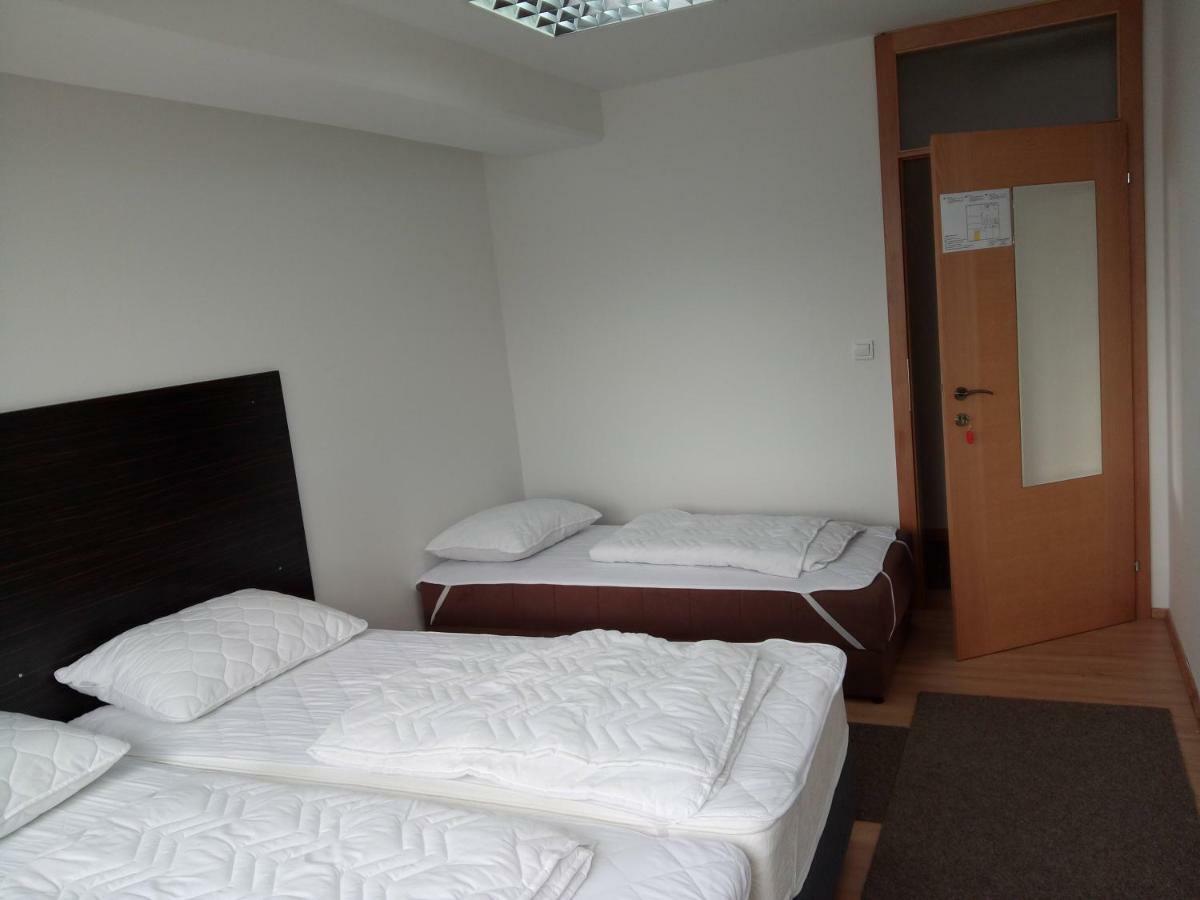 Čakovec Hostel Omnibus מראה חיצוני תמונה